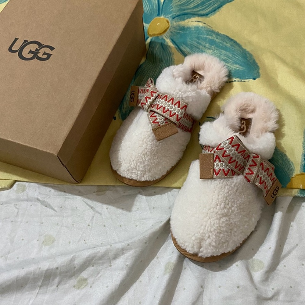 UGG Bow-Tie Furry Closed-Toe Mules